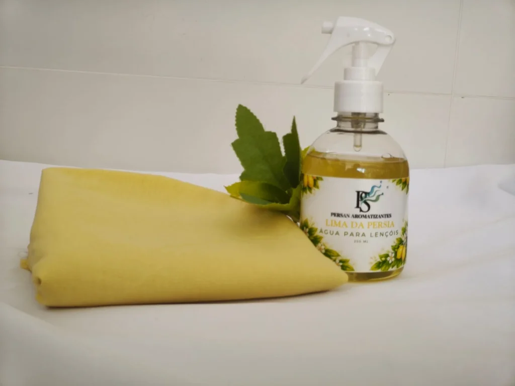 Águas para Lençóis Aromatizador Persan Frasco Aromatizador para lençóis - É um líquido com aromas delicioso para quem gosta de sentir aquele cheiro gostoso ao dormir.