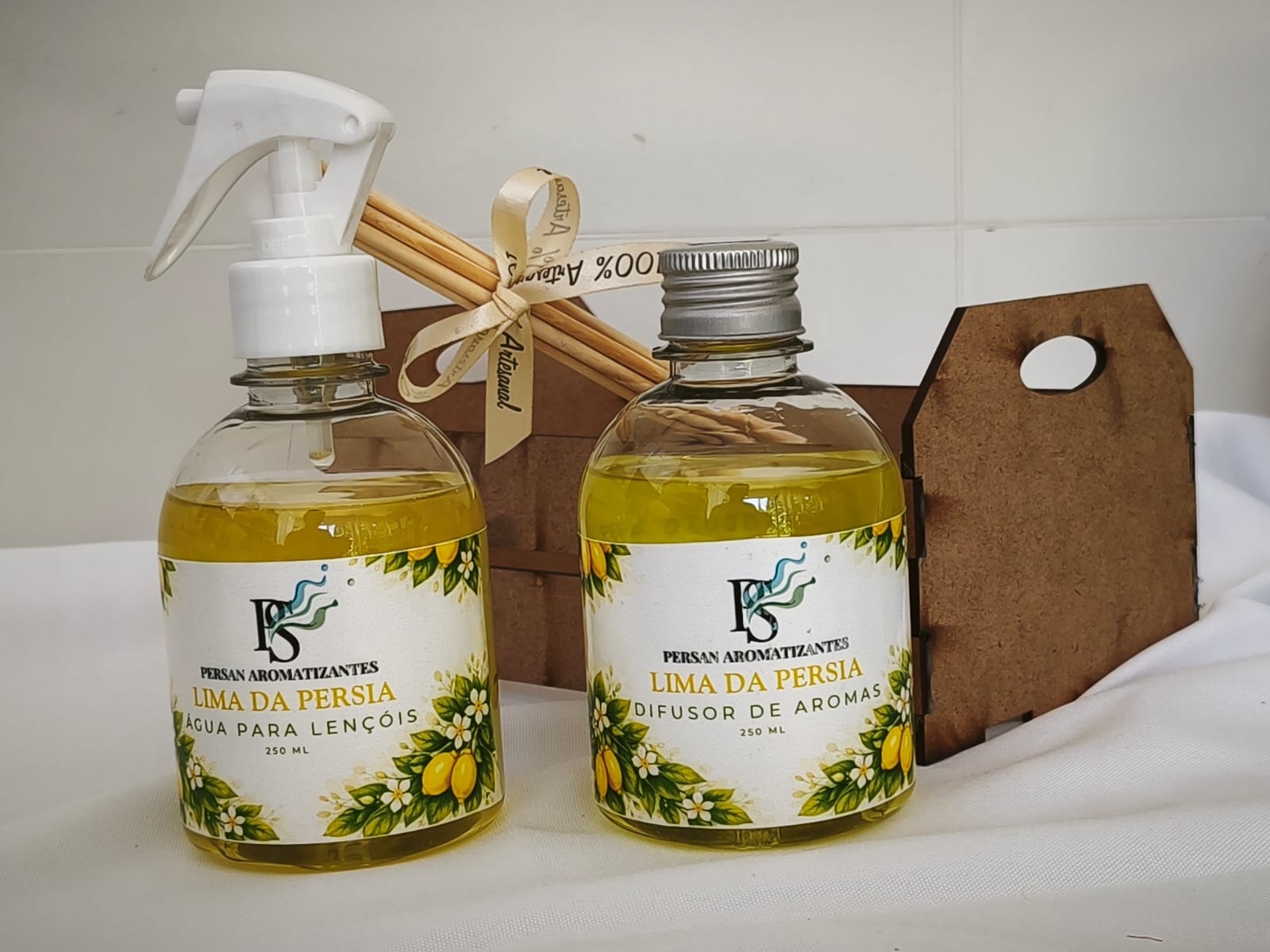 Faz parte do Kit Lima da Pérsia o Difusor de Aromas e Água para Lençóis